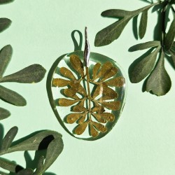 rue officinale pendentif